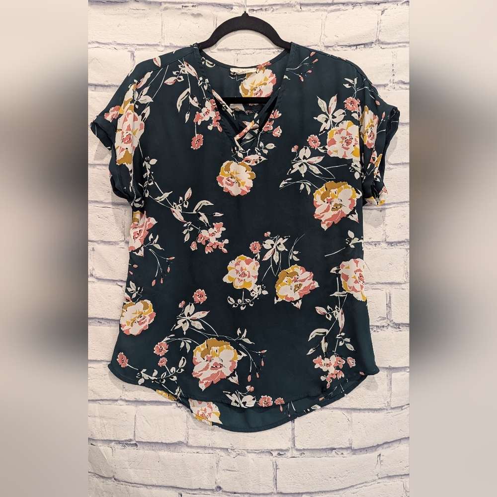 Maurices Dark Green Floral V Neck Blouse Women's Size Small